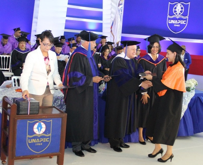 Graduación Extraordinaria UNAPEC (Mayo 2017) 