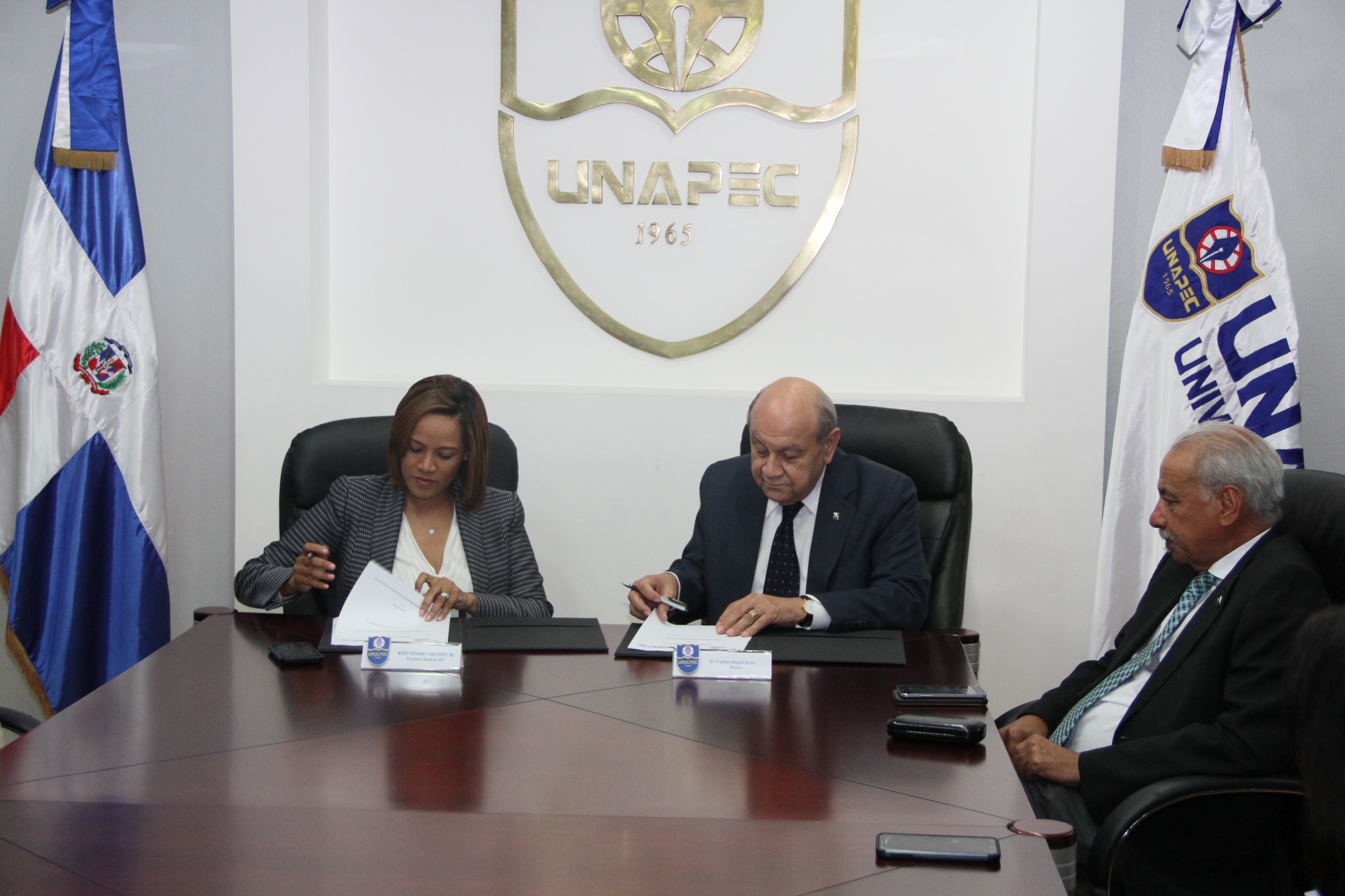 UNAPEC y UAF firman convenio interinstitucional 