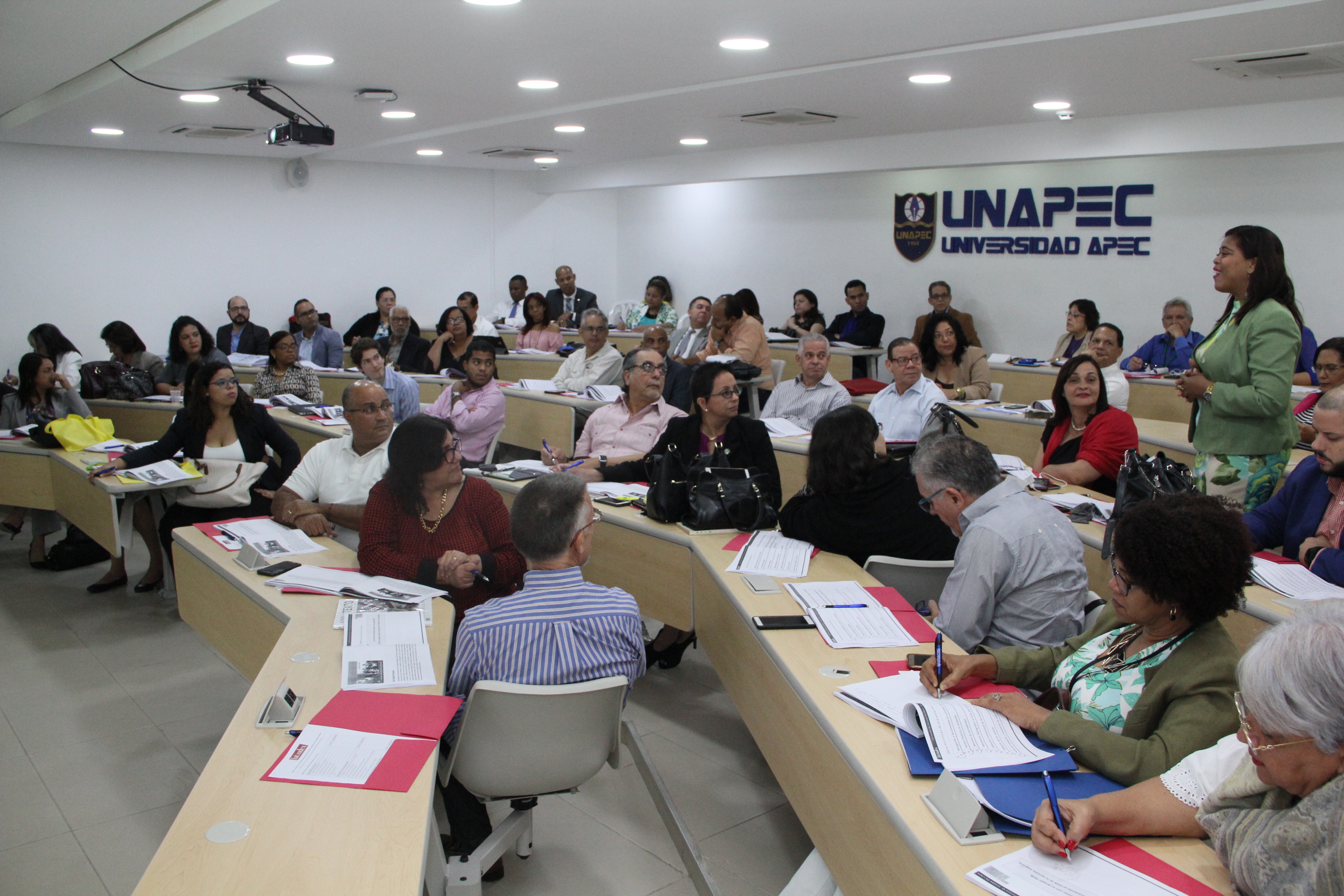 Taller Latindex en UNAPEC: Promoviendo la calidad de las revistas científicas dominicanas