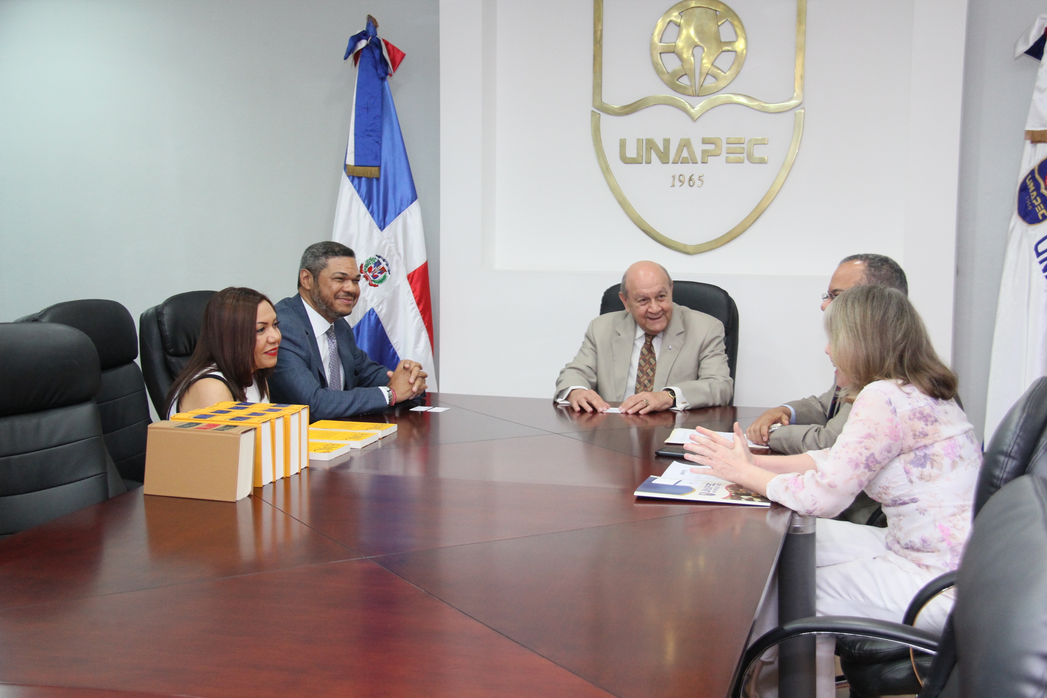 Universidad APEC y Fundación Tito Mella unen esfuerzos para crear primera biblioteca marítima en República Dominicana