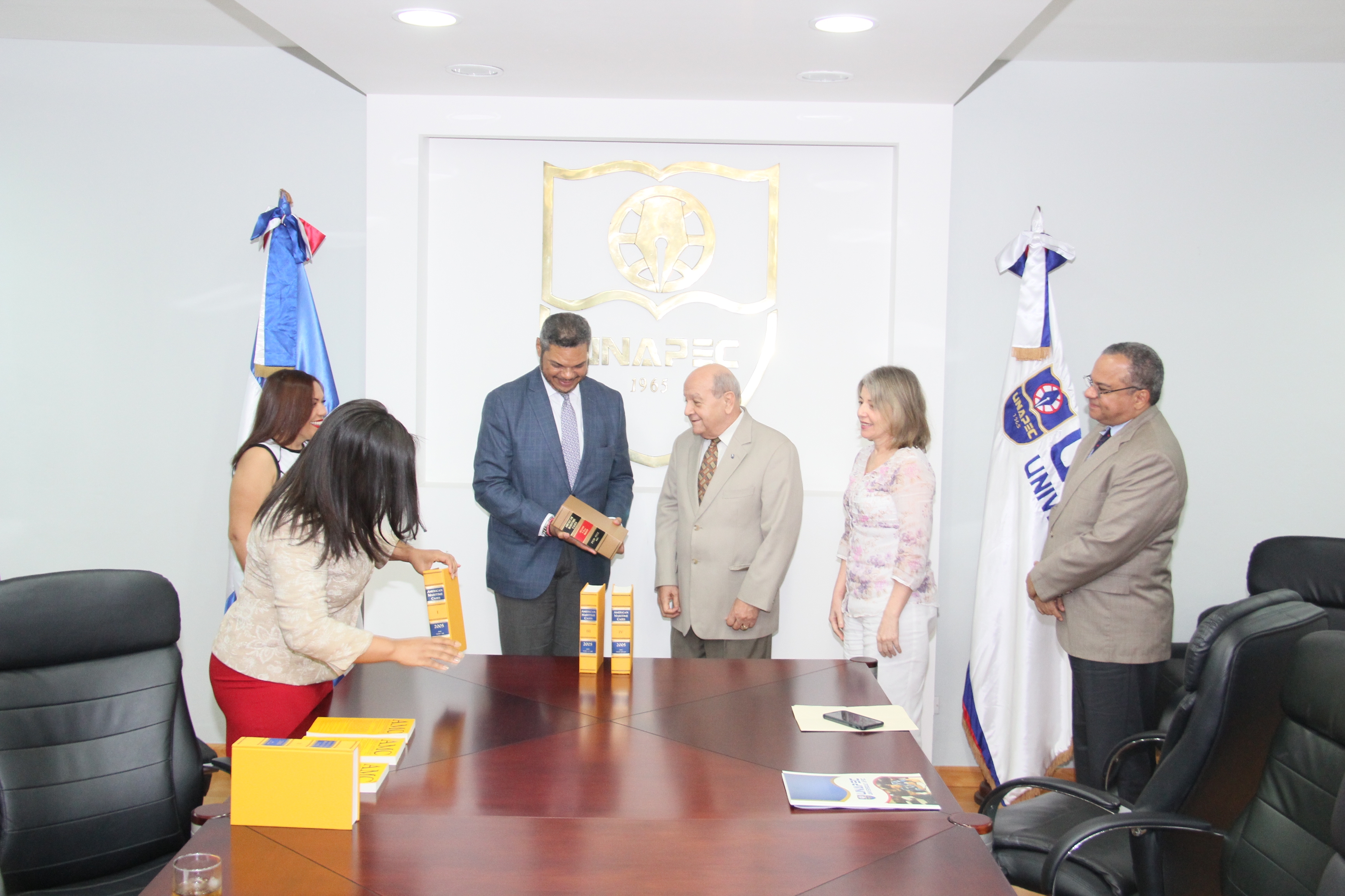 Universidad APEC y Fundación Tito Mella unen esfuerzos para crear primera biblioteca marítima en República Dominicana