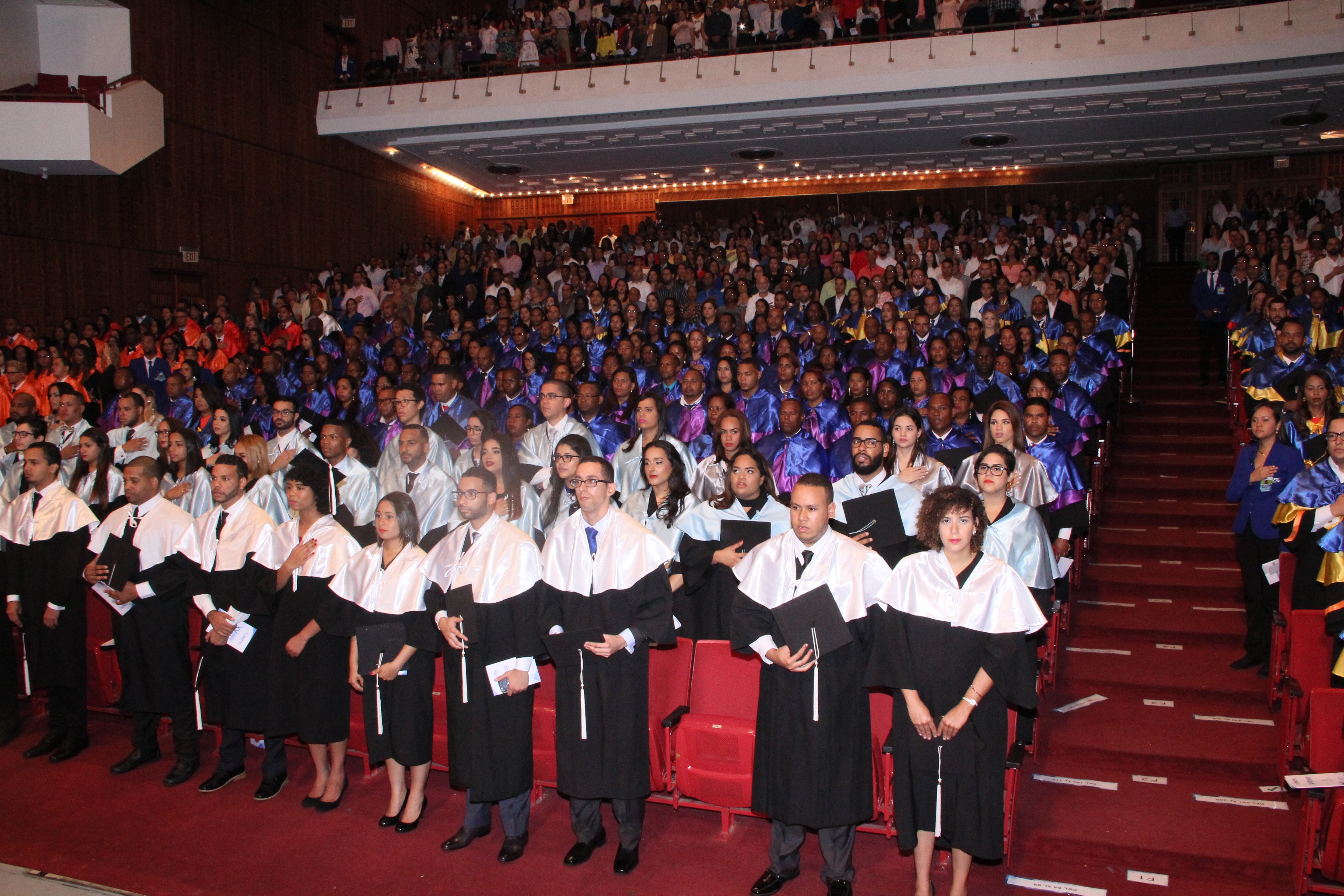 UNAPEC gradúa 369 profesionales en su Extensión Cibao 