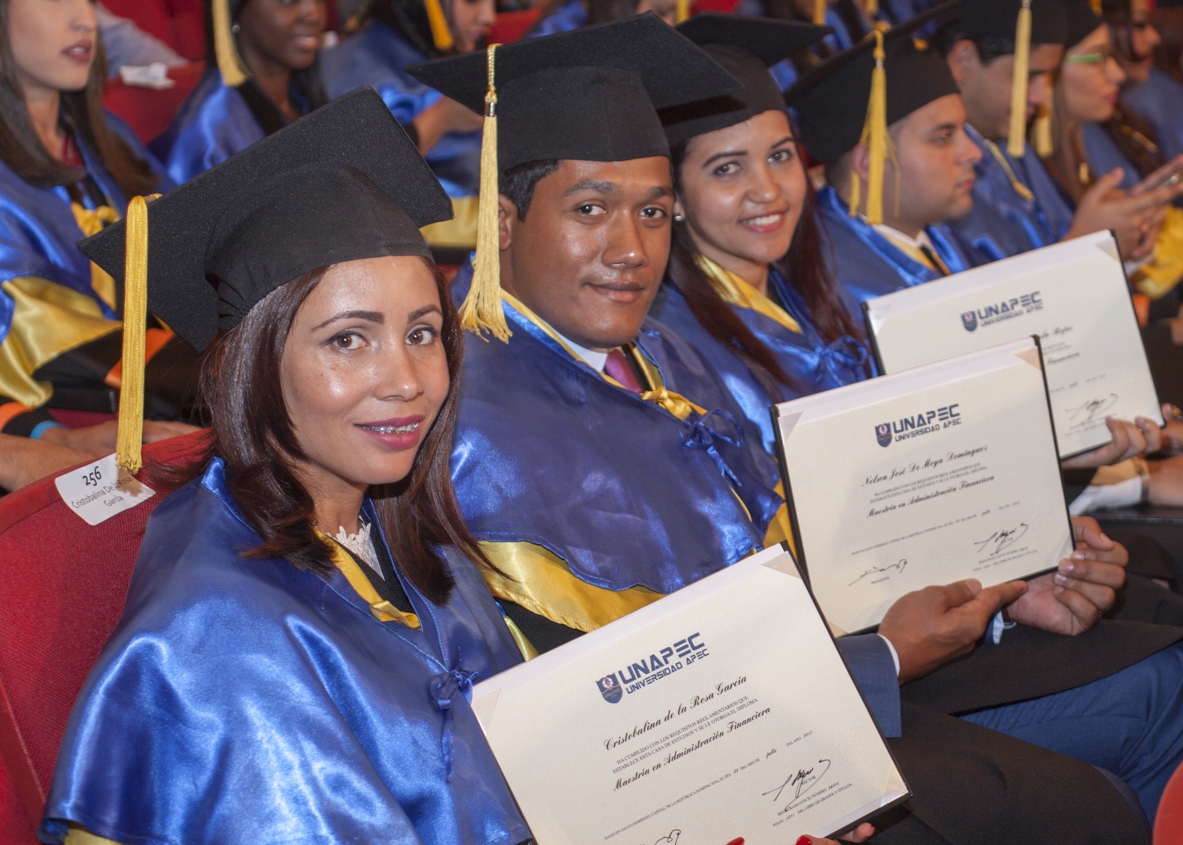 UNAPEC gradúa 369 profesionales en su Extensión Cibao
