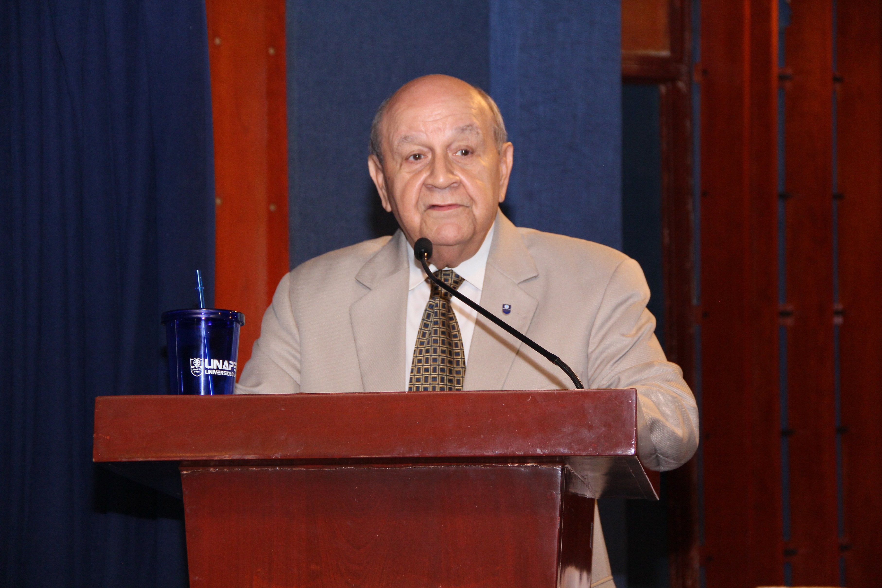 Rector de UNAPEC, doctor Franklyn Holguín Haché.