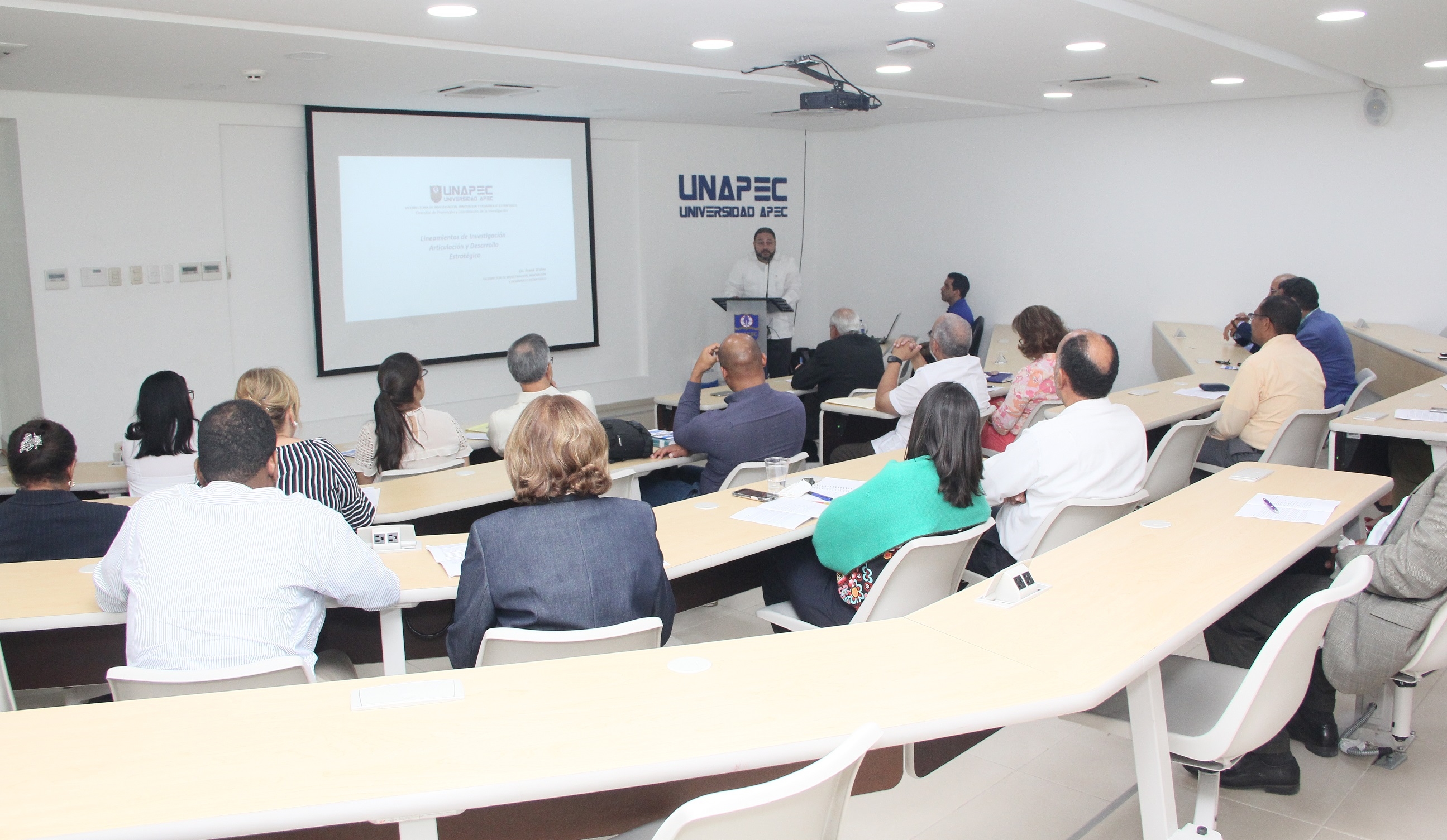 UNAPEC realiza Conversatorio Desarrollo de la investigación, línea de cooperación y vinculación.